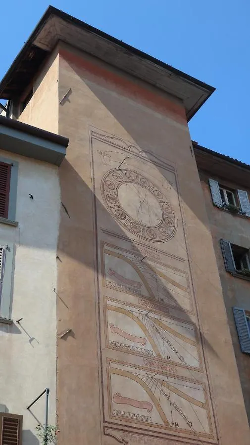 Domus Solarii Holiday Home 贝尔加莫